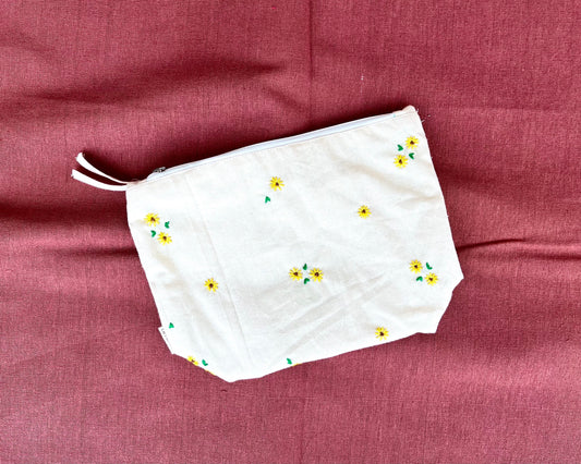 Spring Daisy Embroidered Pouch: Fresh Bloom Accessory Bag