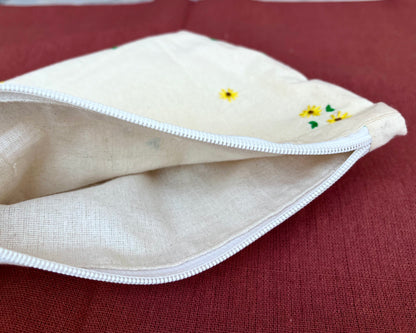 Spring Daisy Embroidered Pouch: Fresh Bloom Accessory Bag